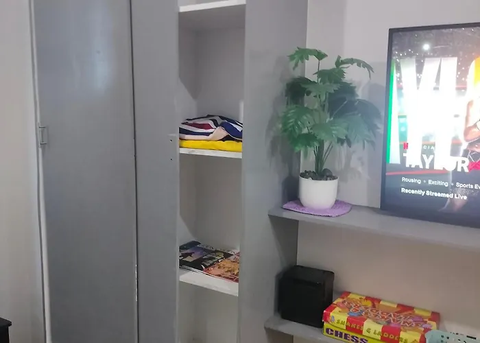 27th Floor Cozy Unit With View In Mplace Manila