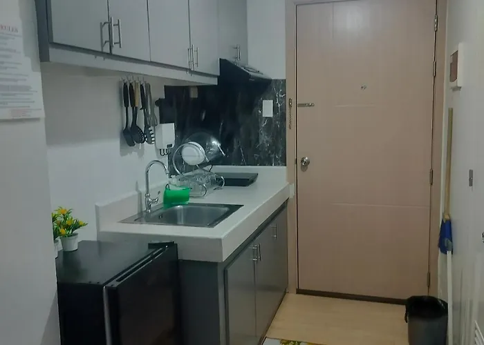 27th Floor Cozy Unit With View In Mplace Apartment Manila